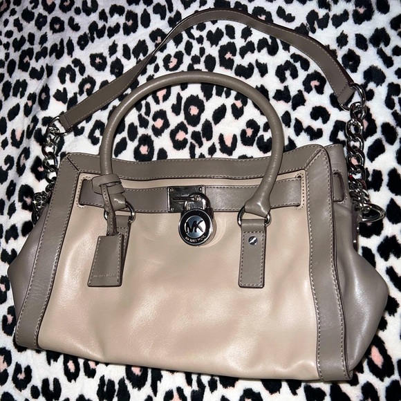 𝓐𝓾𝓽𝓱𝓮𝓷𝓽𝓲𝓬 𝓜𝓲𝓬𝓱𝓪𝓮𝓵 𝓚𝓸𝓻𝓼 𝓖𝓻𝓮𝔂 𝓚𝓮𝔂 & 𝓛𝓸𝓬𝓴 𝓟𝓾𝓻𝓼𝓮 - Picture 2 of 7